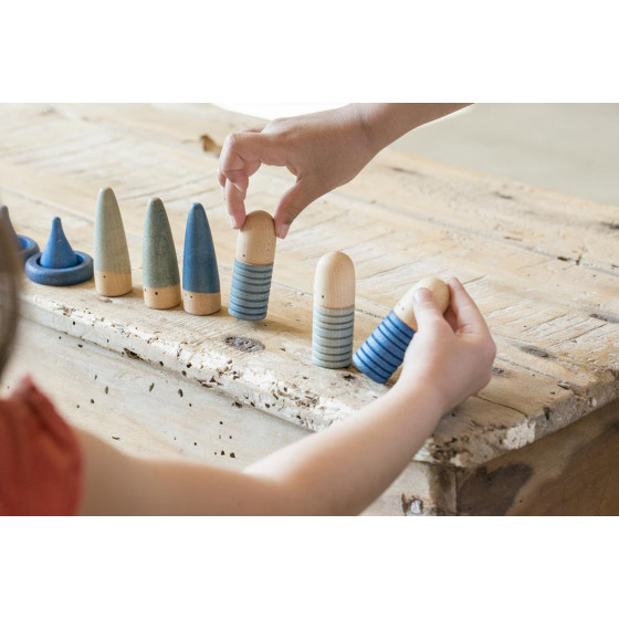 Drewniane figurki Montessori
